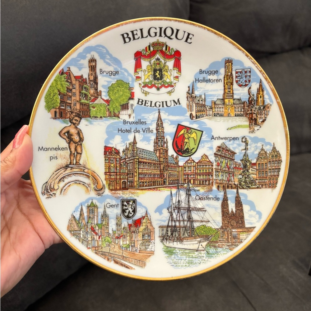 Vintage Belgique Belgium Souvenir Hand Painted Gold Trim Collectors Plate